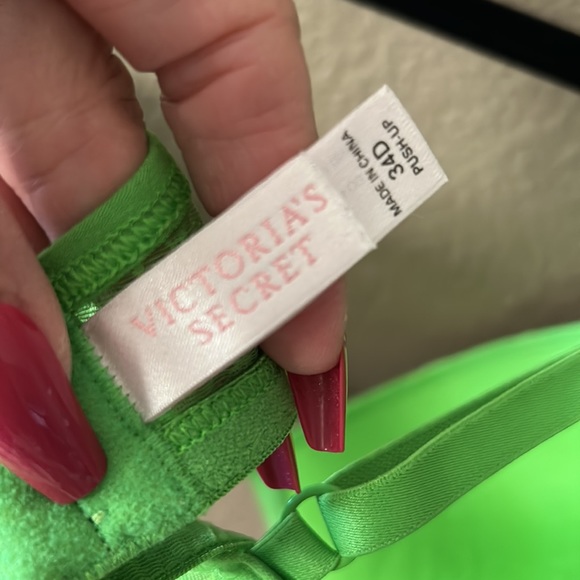 Lime green Victoria’s Secret push up bra - Picture 5 of 5